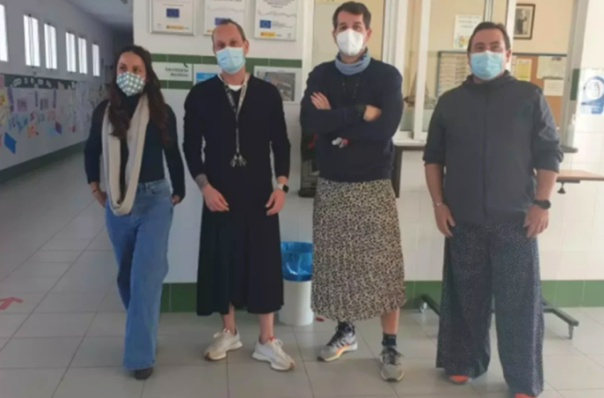  Profesores en Huelva usan falda y se pintan las uñas en apoyo a un alumno trans