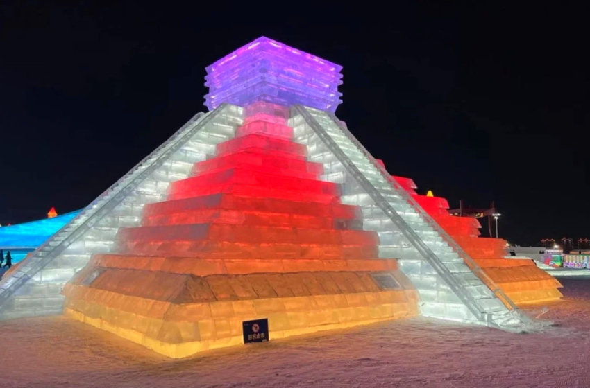  Convierten a la Pirámide de Kukulkán en hielo