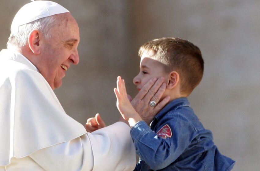  El Papa Francisco lamenta que mascotas ocupen el lugar de los hijos