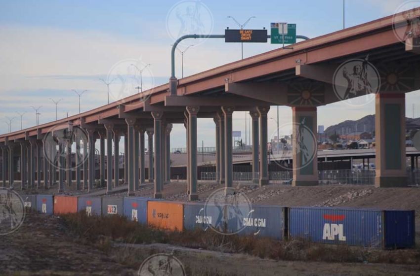  Construye Texas ‘muro’ con contenedores en el bordo del río Bravo