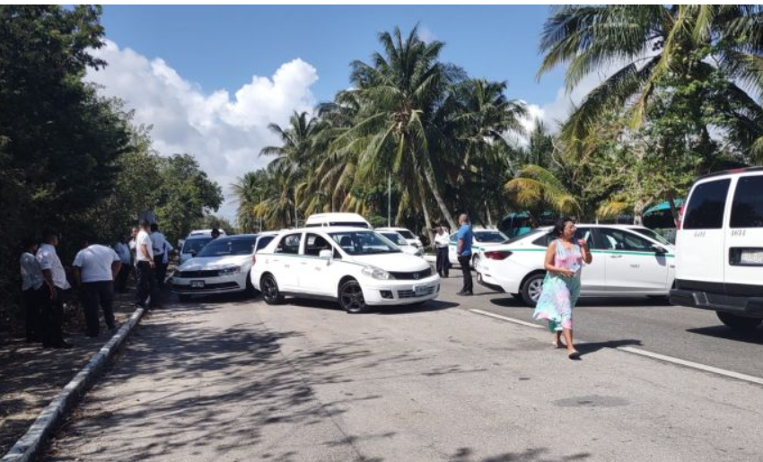  Quitarán 15 concesiones a taxistas que bloquearon Cancún en protesta por Uber