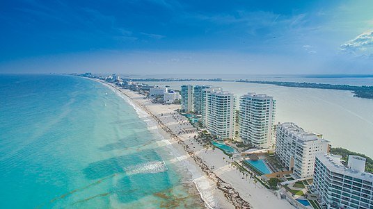  Empresarios de Cancún piden a Sheinbaum que regrese promoción turística con presupuesto federal