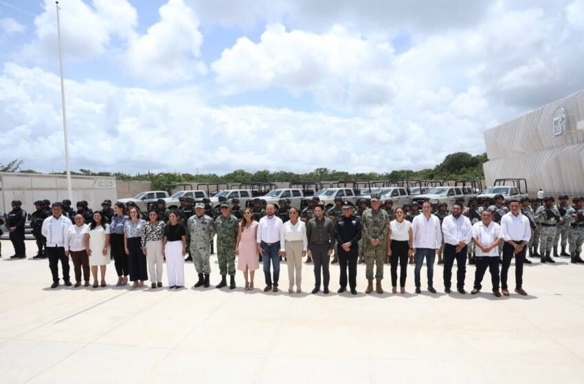 Cancún: Recibe parque vehicular y equipamiento para la seguridad ciudadana