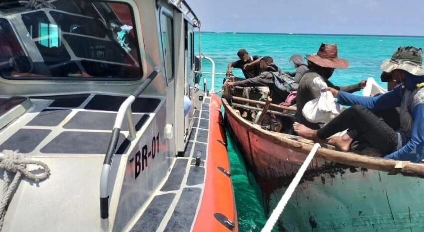  Quintana Roo: La Marina rescata a 12 balseros cubanos que se encontraban en alta mar