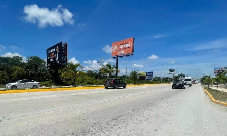  Cancún: inicia clausura de anuncios espectaculares en el boulevard Colosio