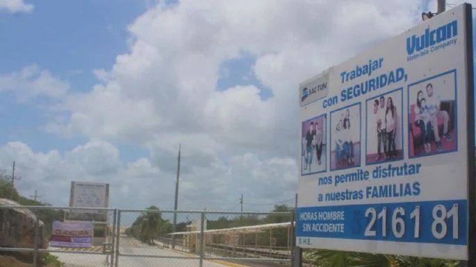 Entrada de la empresa Calica en Playa del Carmen.