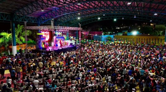  Tatiana llena el Domo bicentenario de Isla Mujeres con su magia navideña