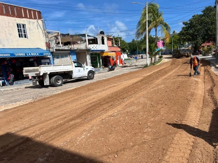 Se llevan a cabo proyectos de pavimentación que se extienden tanto en la ínsula como en la Zona Continental.