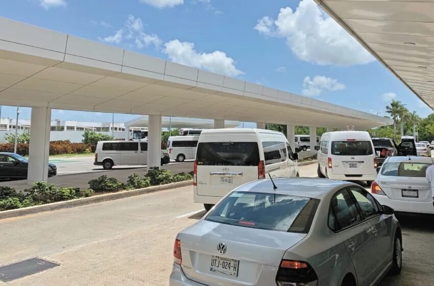 Servicio de transporte pirata en aeropuerto de Cancún no se erradica.