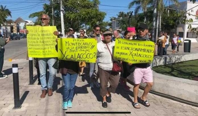  Playa Xcalacoco: Manifestación en Playa del Carmen por el libre acceso a la playa