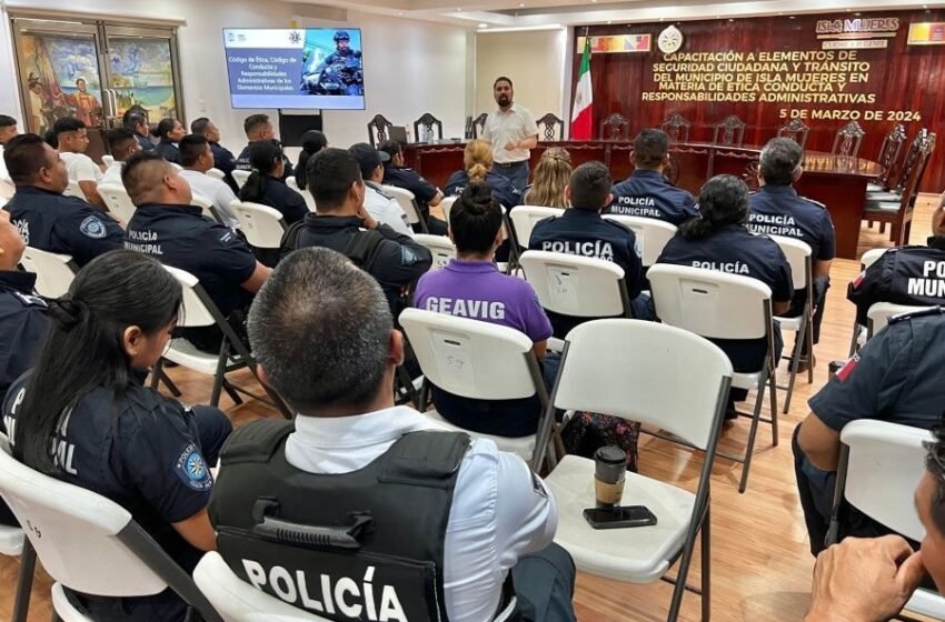 imparten taller de capacitación a policías de Isla Mujeres