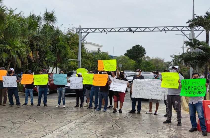 Trabajadores de Uber bloquean Avenida Tulum en Cancún: Manifestación por Seguridad