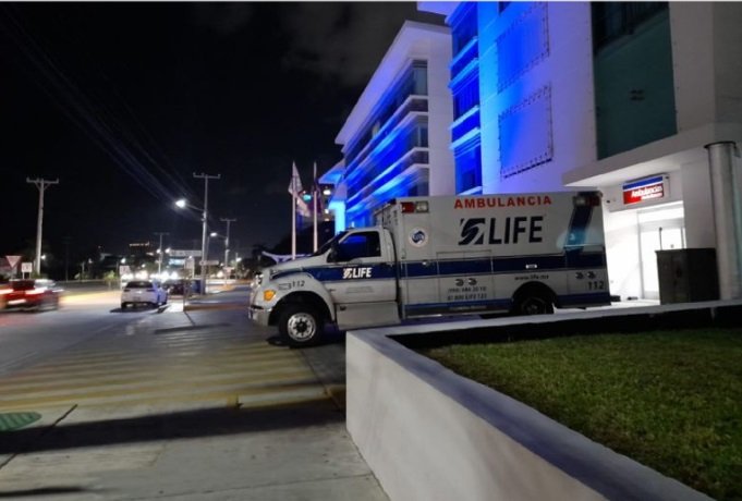 Durante un momento de descanso en sus vacaciones, tres personas vivieron una experiencia aterradora al sufrir descargas eléctricas en el hotel Azul Beach, ubicado en Puerto Morelos.