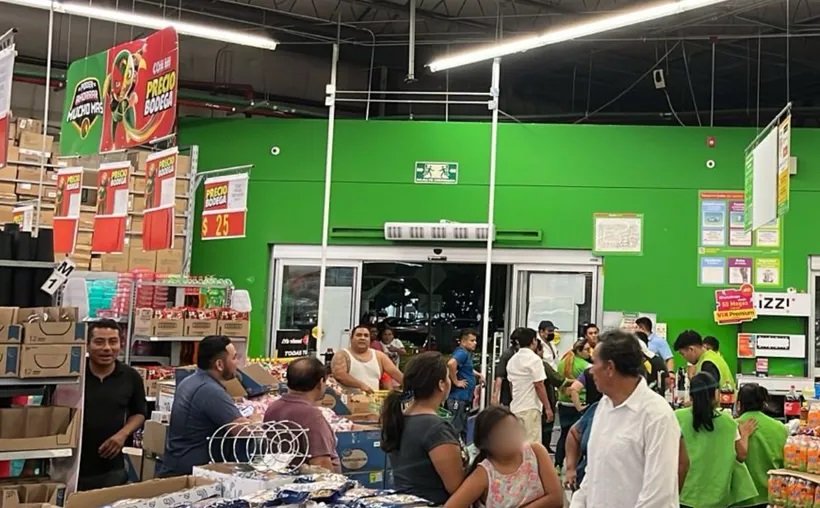  Robo con amenazas en bodega Aurrera de Corales, Cancún: Pareja genera pánico entre clientes