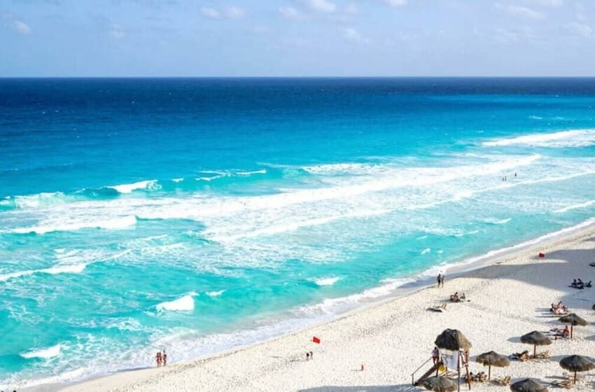  Playa Delfines de Cancún Sin Olas: Un Fenómeno Explicado por Especialistas