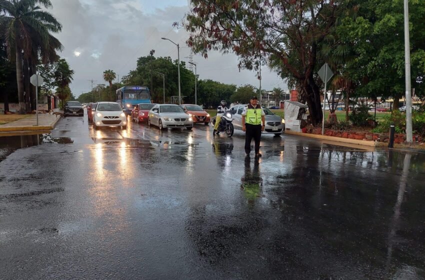  Primeras Lluvias Causan Inundaciones en 9 Avenidas de Cancún