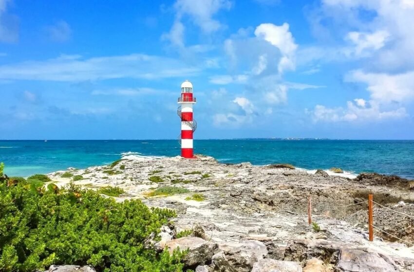  Descubre el Faro de Punta Cancún: Un Tesoro Frente al Caribe Mexicano