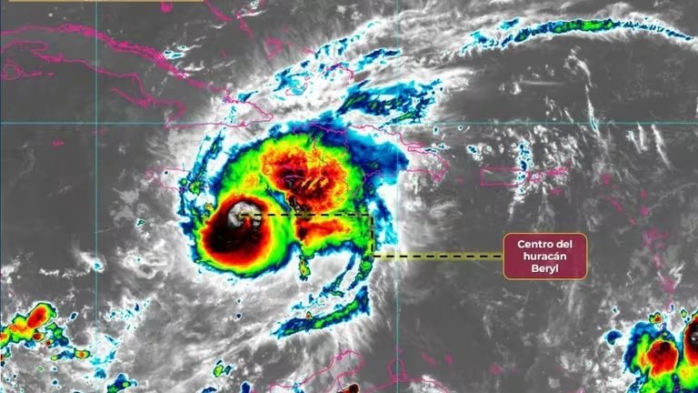  Suspensión de Clases y Medidas de Protección en Quintana Roo ante el Huracán Beryl