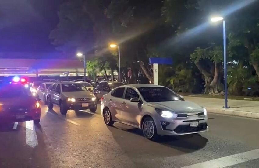  Choferes de Uber Protestan en Cancún Contra Agresiones de Transportistas Clandestinos