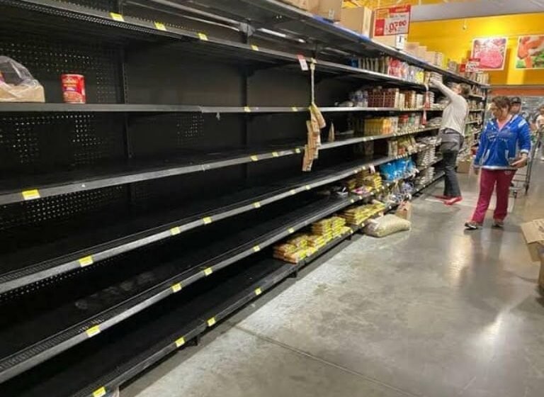  Agotan Productos en Supermercados ante la Llegada del Huracán Beryl a Cancún