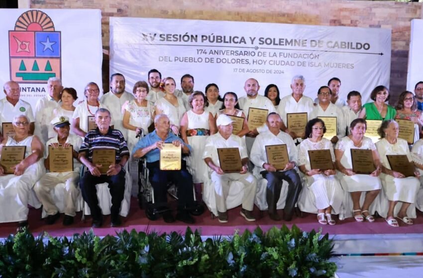 Isla Mujeres Celebra 174 Años: Atenea Gómez Rinde Homenaje a Fundadores y Ciudadanos Destacados