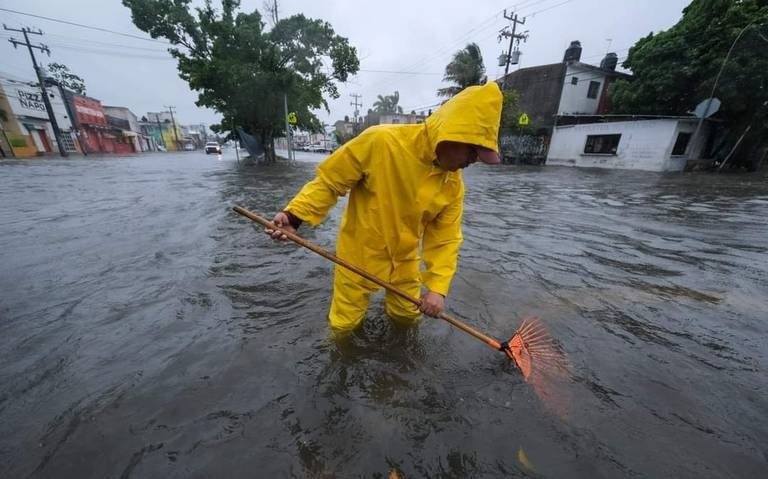  Helene Provoca Inundaciones, Caída de Árboles y Apagones en Cancún