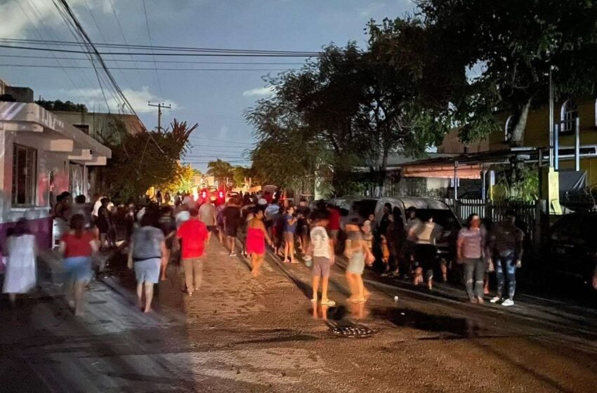  Caos en Cancún: Vecinos Protestan por la Falta de Energía Eléctrica y Colapsan Tráfico