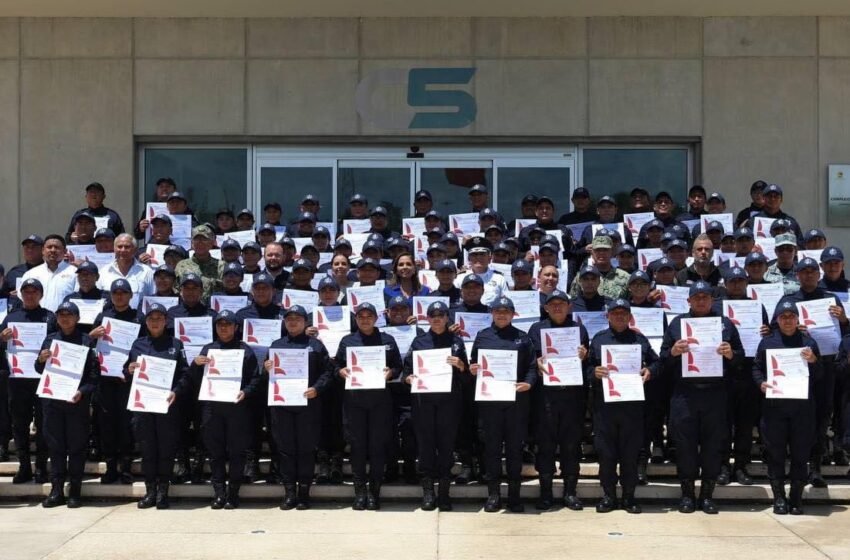 Durante la ceremonia de graduación, se destacó que 67 de estos nuevos oficiales son de reciente ingreso, mientras que 34 ya estaban en activo y ahora han recibido capacitación adicional.