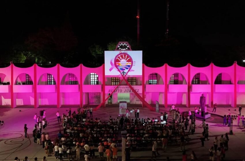 El Palacio Municipal de Cancún se ha teñido de rosa como símbolo de esperanza y solidaridad en la campaña "#PoderRosa, Unidos Contra el Cáncer de Mama".