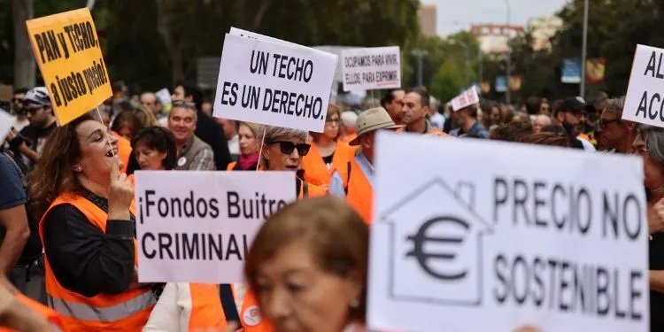  España en Crisis: La Búsqueda de Vivienda se Convierte en una Misión Imposible por los Altos Alquileres