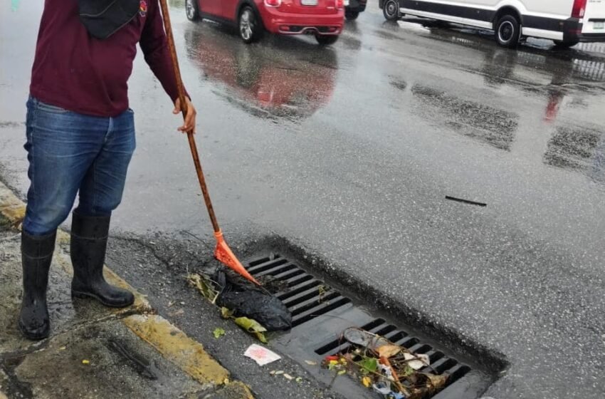 Refuerzan Tareas de Desazolve en Cancún con 200 Trabajadores para Prevenir Inundaciones