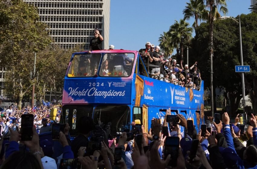  Los Dodgers Celebran en Grande con sus Fanáticos tras Conquistar la Serie Mundial