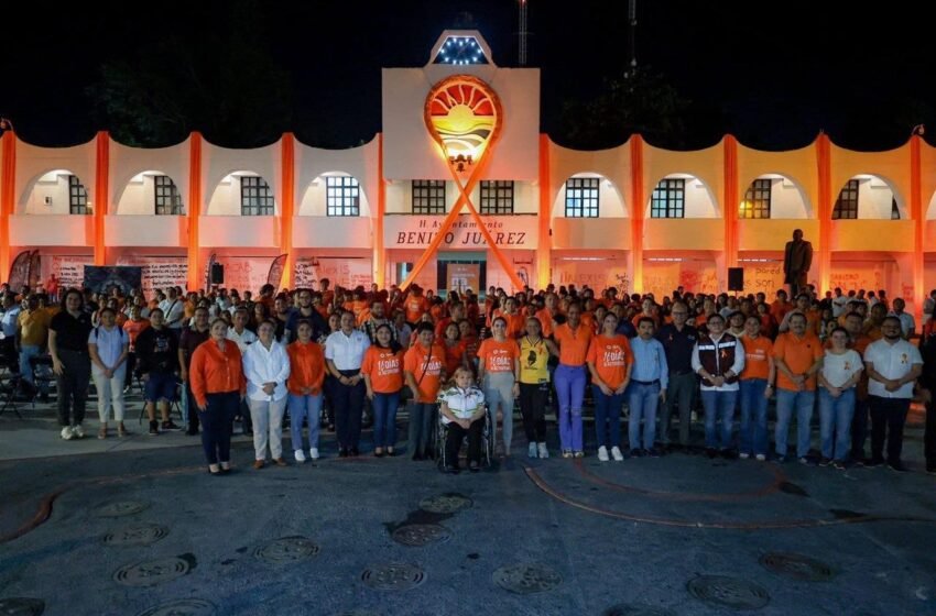 El Ayuntamiento de Benito Juárez en Cancún se ilumina de naranja como muestra de su firme compromiso para eliminar la violencia hacia niñas, adolescentes y mujeres.