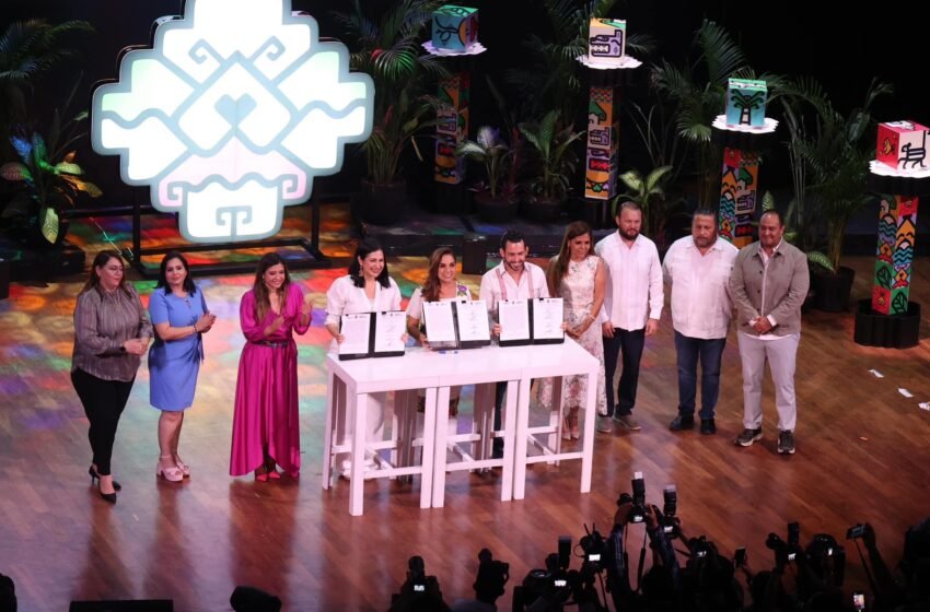 Playa del Carmen se reinventa como destino turístico con el lanzamiento de su nueva marca, presentada por la gobernadora Mara Lezama y autoridades locales en el Teatro de la Ciudad.