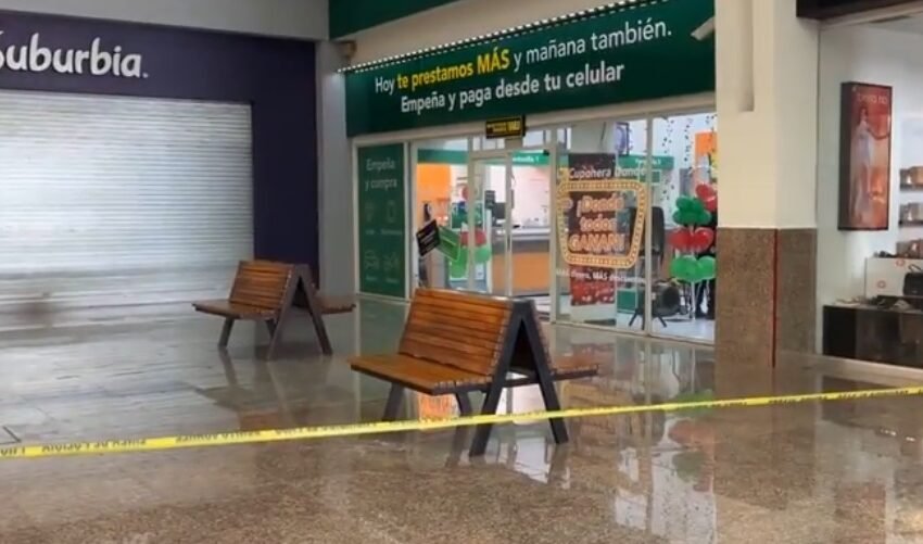 Este lunes, un asalto a mano armada ocurrió en una casa de empeño dentro de la plaza Cancún Mall, en la Región 228 de Cancún.