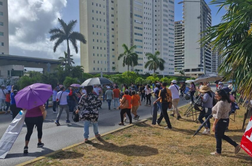  Bloqueos en Cancún: Maestros de Quintana Roo intensifican protestas y afectan vialidades